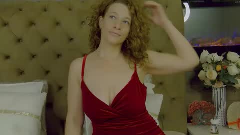 Snapshot of evehamilton chatting on 29, 9, 2025 EveHamilton online show from 29, 9, 2025