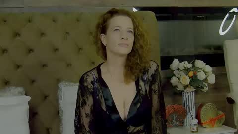 Snapshot of evehamilton chatting on 4, 10, 2025 EveHamilton online show from 4, 10, 2025