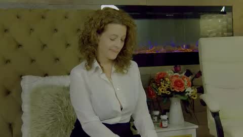 Snapshot of evehamilton chatting on 14, 11, 2025 EveHamilton online show from 14, 11, 2025