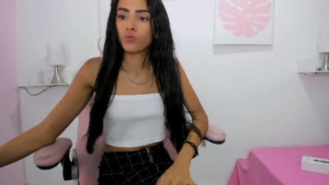 Evelin online show from 6, 4, 2026