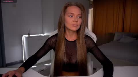 Snapshot of evelina_fox chatting on 10, 6, 2026 Evelina online show from 10, 6, 2026