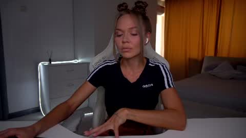 Snapshot of evelina_fox chatting on 12, 6, 2026 Evelina online show from 12, 6, 2026