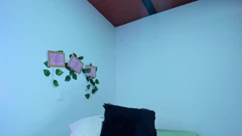 Evelin Miller online show from 9, 9, 2025