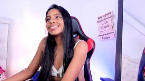 Snapshot of evelyn__ebony chatting on 7, 12, 2024 evelyn ebony online show from 7, 12, 2024