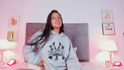 Snapshot of evelyn__ebony chatting on 2, 1, 2025 evelyn ebony online show from 2, 1, 2025