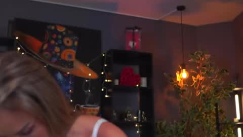 Evelyn online show from 2, 4, 2026