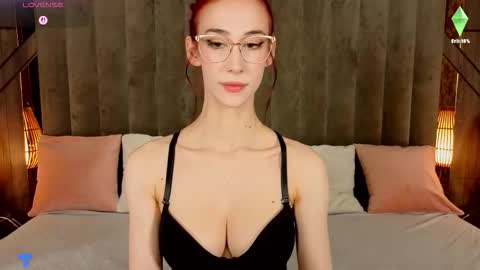 Snapshot of evelyn_rush1 chatting on 27, 10, 2025 evelyn rush1 online show from 27, 10, 2025