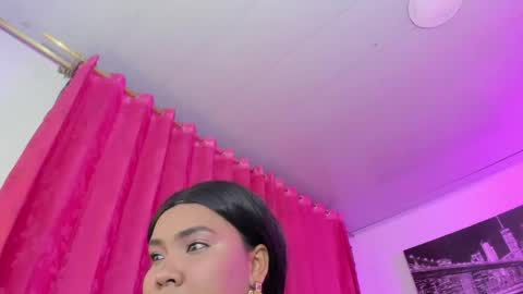 Evelyn Sandoval online show from 17, 5, 2026
