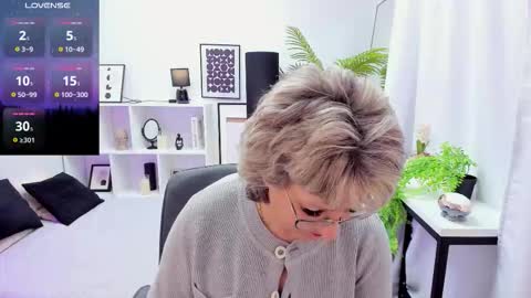 Evelyn online show from 21, 11, 2025