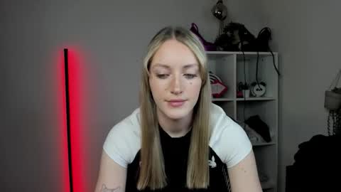 evelynblond online show from 7, 4, 2026