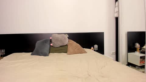 Snapshot of evelynneshawn chatting on 2, 3, 2026 Evelyne online show from 2, 3, 2026