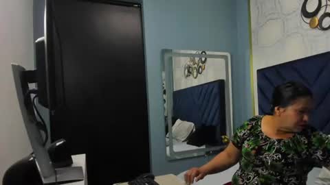 evelynrosi_ online show from 9, 7, 2026
