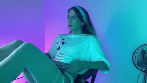 Snapshot of everly_monroe chatting on 17, 10, 2025 everly_monroe online show from 17, 10, 2025