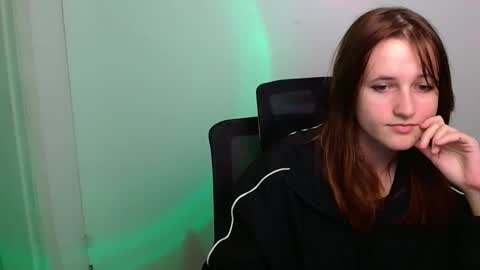 Snapshot of evie_leee chatting on 7, 11, 2025 Evie online show from 7, 11, 2025