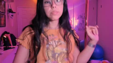 Snapshot of evie_luna chatting on 2, 5, 2026 Evie Luna online show from 2, 5, 2026