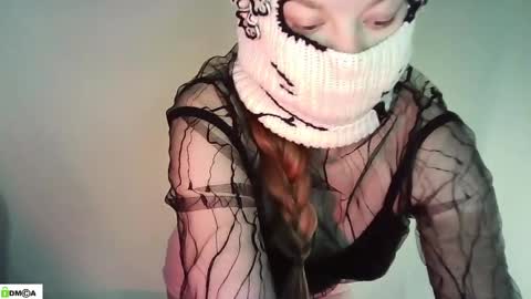 Renesme White Im here from Monday to Friday online show from 12, 5, 2026