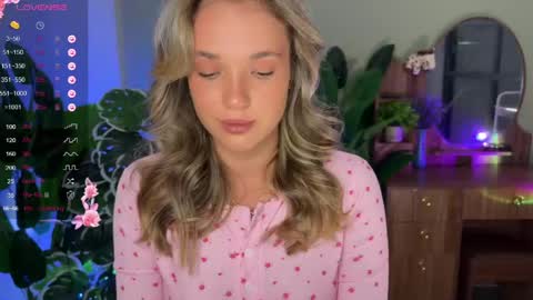 Snapshot of evielina chatting on 6, 5, 2026 evielina online show from 6, 5, 2026