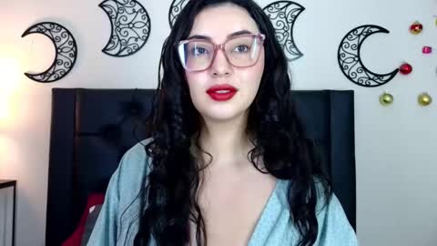 Snapshot of evoletmk chatting on 4, 12, 2025 Evolet online show from 4, 12, 2025