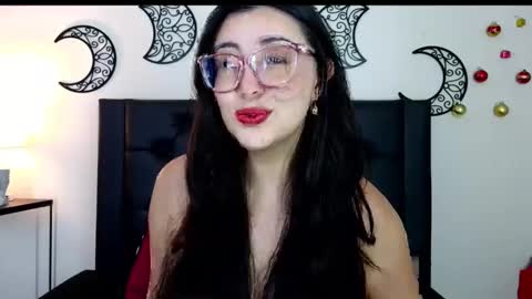 Snapshot of evoletmk chatting on 19, 12, 2025 Evolet online show from 19, 12, 2025