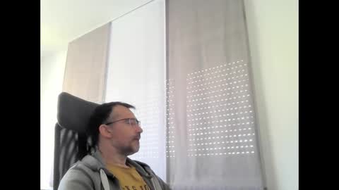 Snapshot of exhibit77 chatting on 25, 4, 2026 exhibit77 online show from 25, 4, 2026