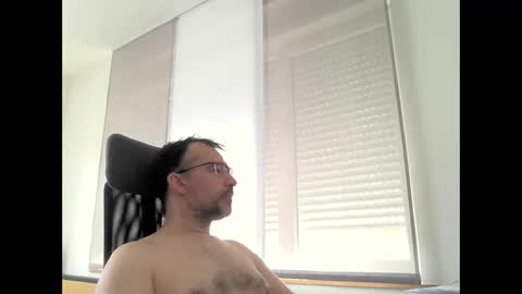 Snapshot of exhibit77 chatting on 27, 4, 2026 exhibit77 online show from 27, 4, 2026