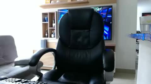 Snapshot of exotic_dude chatting on 15, 12, 2025 camilo online show from 15, 12, 2025