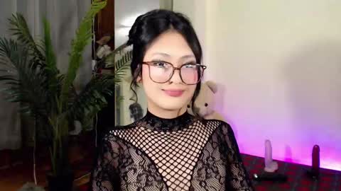 Snapshot of expensive_candyx chatting on 5, 1, 2025 Candy  online show from 5, 1, 2025
