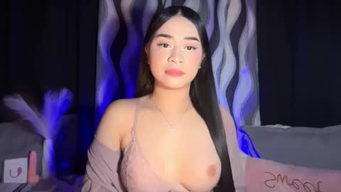 Snapshot of expensivets_chloe chatting on 13, 10, 2025 chloee online show from 13, 10, 2025