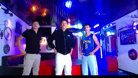 extrangers online show from 7, 1, 2026