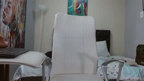 extrella_latina22 online show from 31, 12, 2024