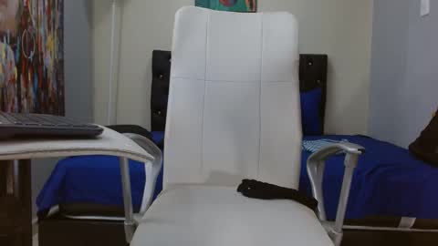 extrella_latina22 online show from 5, 1, 2025