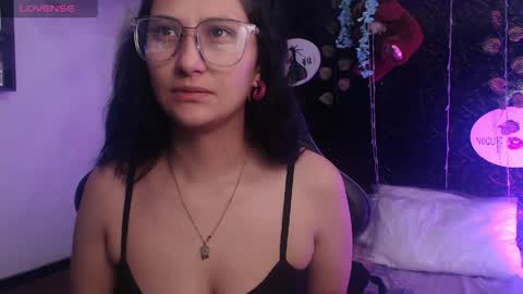 Snapshot of eyesmoon7710 chatting on 7, 5, 2026 eyes moon online show from 7, 5, 2026