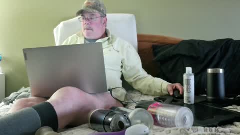 Eyeswideshut63 online show from 4, 1, 2025