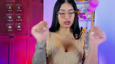 Snapshot of eymy_hadid_ chatting on 29, 9, 2025 Emily online show from 29, 9, 2025