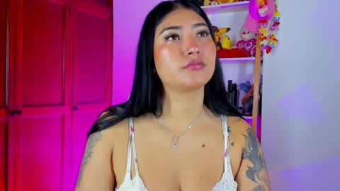 Snapshot of eymy_hadid_ chatting on 10, 10, 2025 Emily online show from 10, 10, 2025