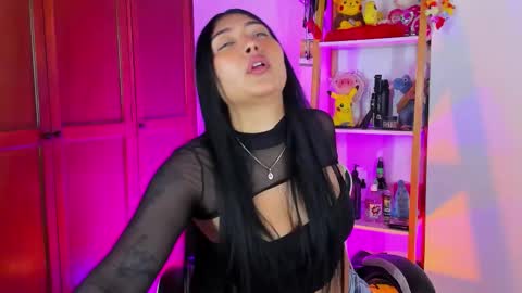 Snapshot of eymy_hadid_ chatting on 13, 10, 2025 Emily online show from 13, 10, 2025