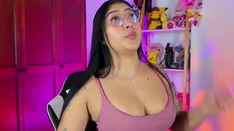 Snapshot of eymy_hadid_ chatting on 20, 10, 2025 Emily online show from 20, 10, 2025