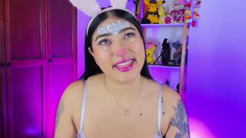 Snapshot of eymy_hadid_ chatting on 31, 10, 2025 Emily online show from 31, 10, 2025