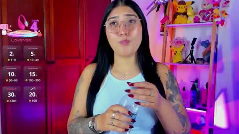 Snapshot of eymy_hadid_ chatting on 7, 11, 2025 Emily online show from 7, 11, 2025