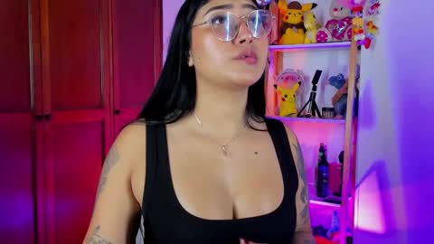 Snapshot of eymy_hadid_ chatting on 10, 11, 2025 Emily online show from 10, 11, 2025