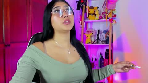 Snapshot of eymy_hadid_ chatting on 25, 11, 2025 Emily online show from 25, 11, 2025