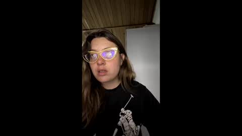 Snapshot of ezlngirl chatting on 21, 5, 2026 Aimee online show from 21, 5, 2026