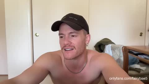 Snapshot of fairybae5 chatting on 30, 10, 2025 Travis online show from 30, 10, 2025