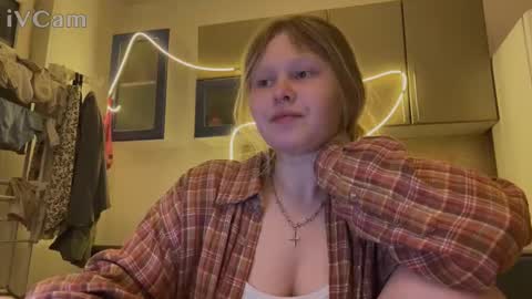 Snapshot of fairydreams_ chatting on 14, 11, 2025 Arisha online show from 14, 11, 2025