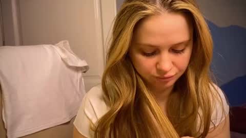 Snapshot of fairyilona chatting on 24, 10, 2025 Ilona online show from 24, 10, 2025