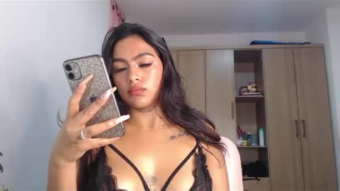 Snapshot of fairylatin chatting on 5, 1, 2025 fairylatin online show from 5, 1, 2025