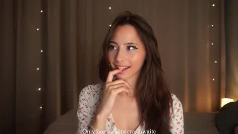 Snapshot of falinecrosthwaite chatting on 16, 11, 2025 Kaori online show from 16, 11, 2025