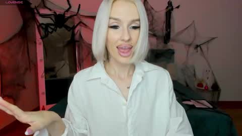 Snapshot of fallen1_angel chatting on 26, 10, 2025 Lana online show from 26, 10, 2025