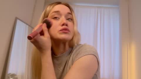 fancyamelia online show from 28, 9, 2025