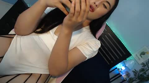 DANIELLA - DONT FORGET TO GIVE ME A THUMBSU UP online show from 25, 2, 2025